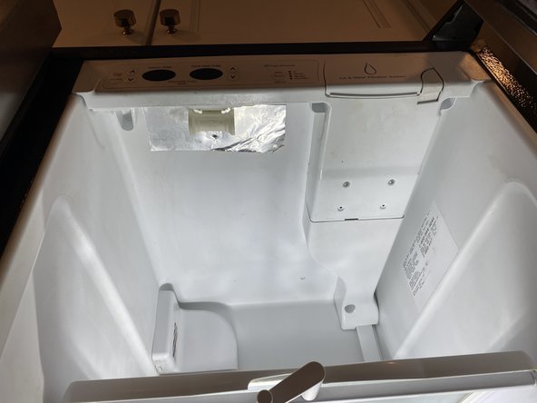 Frigidaire Refrigerator Light Socket Replacement, Attaching new socket: adım 5, 3 resimden 3.