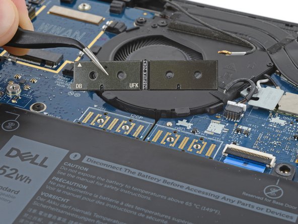 Dell Latitude 7410 I/O Board Replacement, Remove the interconnect pad: crwdns2935265:016crwdnd2935265:03crwdnd2935265:03crwdne2935265:0