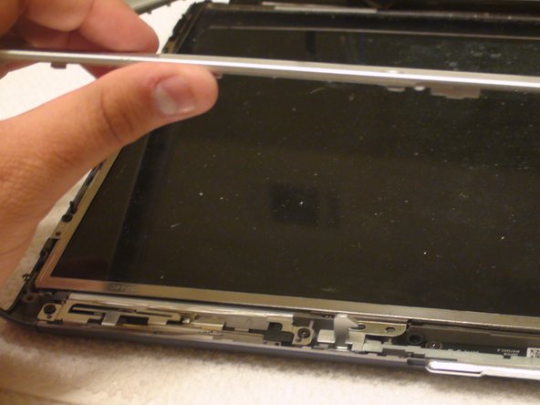 Dell Inspiron 1521 Liquid Crystal Display (LCD) Monitor Replacement: crwdns2935265:015crwdnd2935265:03crwdnd2935265:03crwdne2935265:0