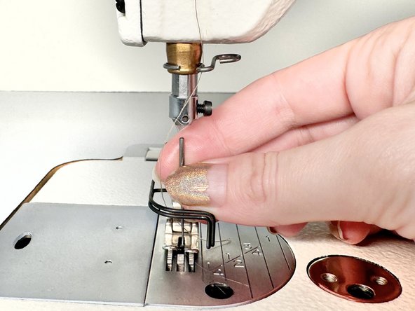 Juki DDL-8700 Needle Replacement: 手順 5、 2の画像 2