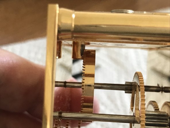Wind-up carriage clock Service clean, Replacing the escapement platform: crwdns2935265:018crwdnd2935265:02crwdnd2935265:02crwdne2935265:0
