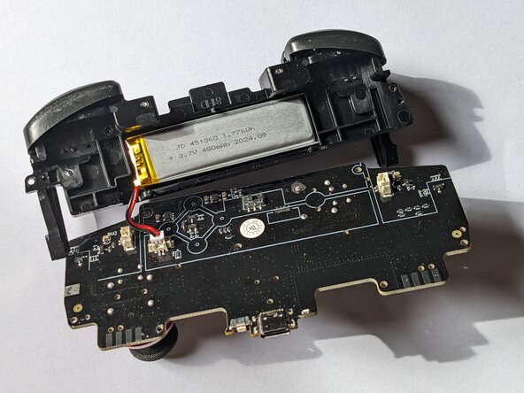 Disassembling 8BitDO Ultimate 2C Wireless Controller (Wukong-Edition): step 6, image 1 of 3
