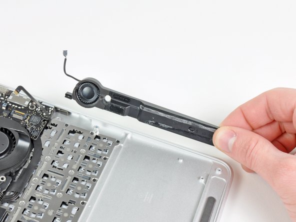 MacBook Air 11" Late 2010 Left Speaker Replacement: crwdns2935265:010crwdnd2935265:02crwdnd2935265:02crwdne2935265:0