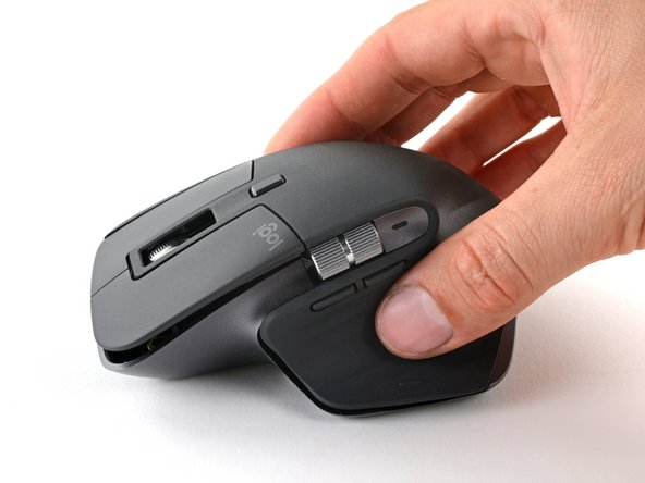 Logitech MX Master 3S Battery Replacement, Release the final clip: crwdns2935265:08crwdnd2935265:02crwdnd2935265:03crwdne2935265:0