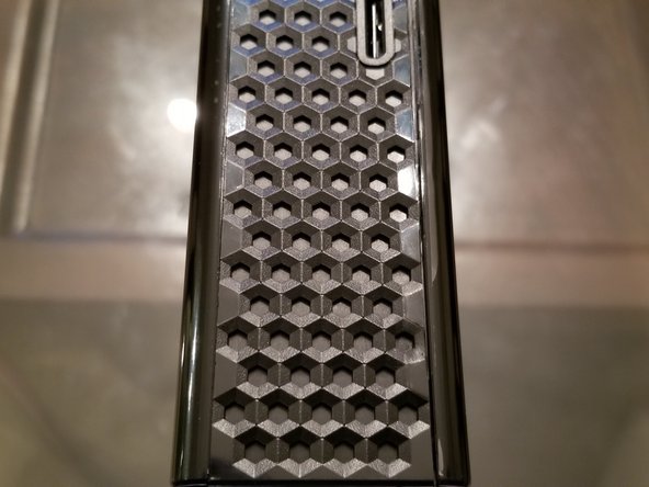 Seagate Backup Plus Hub Teardown, Breaking the snaps along the back: crwdns2935265:05crwdnd2935265:02crwdnd2935265:02crwdne2935265:0