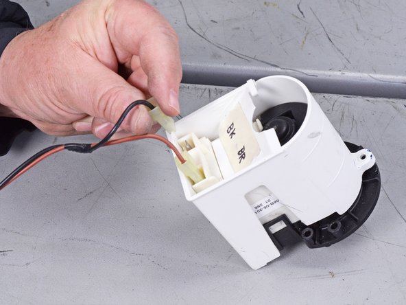 LG Front Load Washing Machine Drain Pump Motor Replacement, Disconnect the pump motor: crwdns2935265:041crwdnd2935265:02crwdnd2935265:03crwdne2935265:0