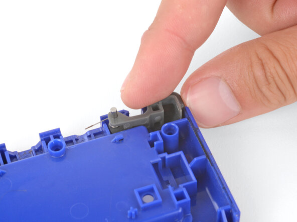 How to Install Shoulder Buttons in Your Game Boy Advance SP, Install the other shoulder button: crwdns2935265:05crwdnd2935265:02crwdnd2935265:03crwdne2935265:0