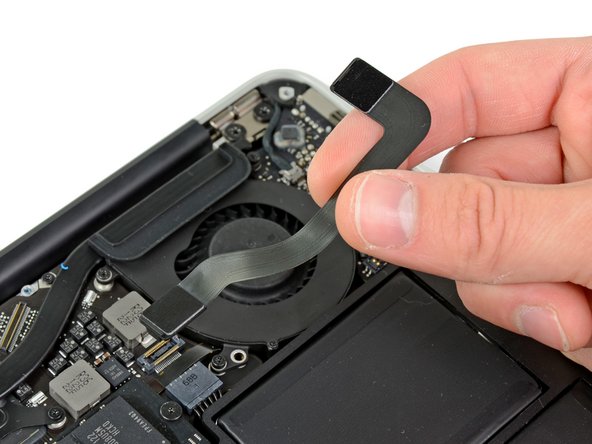 MacBook Air 11" Mid 2011 I/O Board Cable Replacement: crwdns2935265:05crwdnd2935265:02crwdnd2935265:02crwdne2935265:0