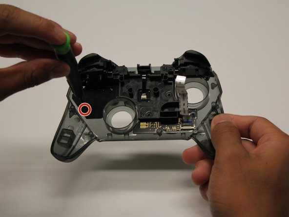 Nintendo Switch Pro控制器按钮/ D-Pad更换指南: 步骤 10 中的图像 3，3