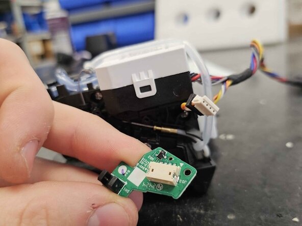 Roborock VibraRise Teardown, Remove the mop detection PCBA: crwdns2935265:03crwdnd2935265:02crwdnd2935265:02crwdne2935265:0
