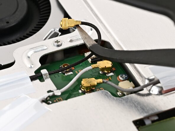 Nintendo Switch 2 Microphone Replacement, Disconnect the remaining antenna cables: crwdns2935265:024crwdnd2935265:02crwdnd2935265:03crwdne2935265:0