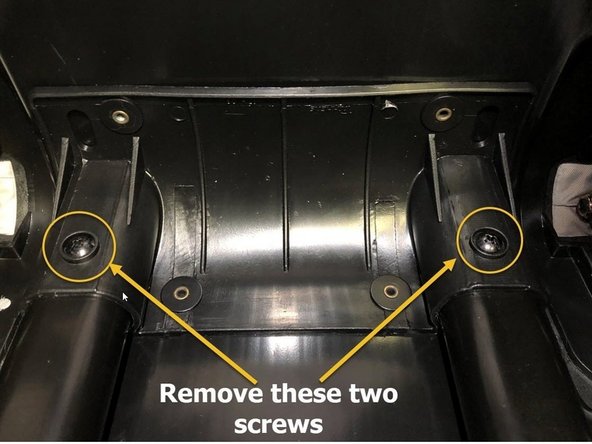 Black Hole® Wheeled Duffel 손잡이 교체, 하단 포스트 나사 찾기 및 분리하기: 4 단계, 이미지 1개 중 1개