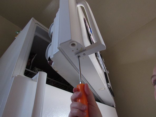 Frigidaire FFHT2022AW Freezer Door Handle Replacement: adım 8, 3 resimden 2.