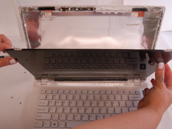 Sony Vaio VPCCW17FX LCD Screen Replacement: crwdns2935265:06crwdnd2935265:02crwdnd2935265:02crwdne2935265:0