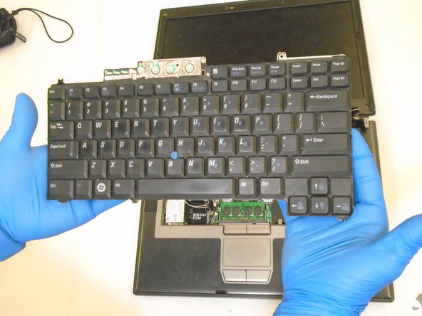 Dell Latitude D830 RAM Replacement: crwdns2935265:010crwdnd2935265:03crwdnd2935265:03crwdne2935265:0