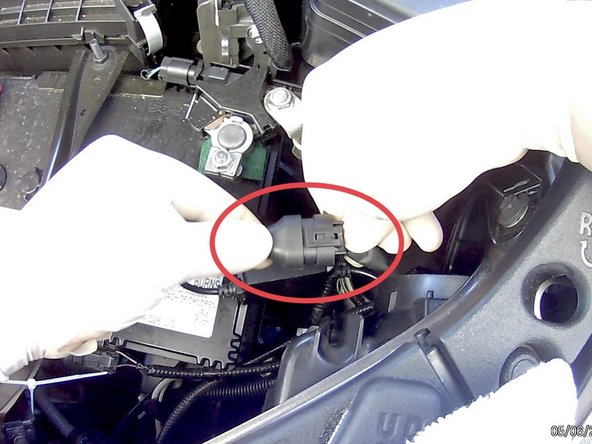 2015-2019 Toyota Highlander Headlight Bulbs Replacement: crwdns2935265:011crwdnd2935265:03crwdnd2935265:03crwdne2935265:0