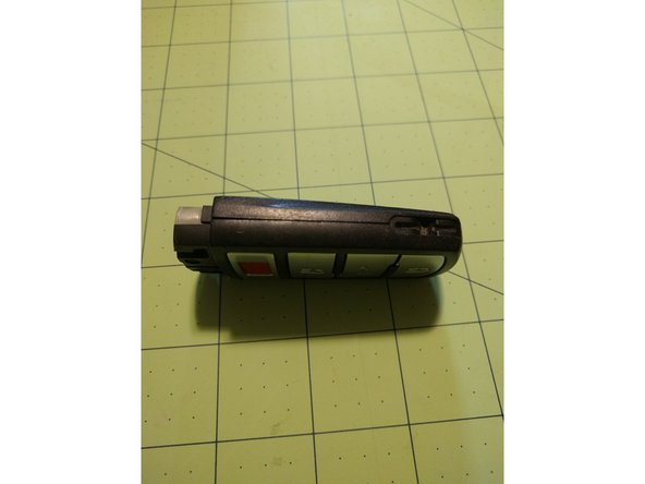 VW Key Fob 2007 Passat Replace Battery Replacement, Reassemble The Fob: crwdns2935265:08crwdnd2935265:02crwdnd2935265:03crwdne2935265:0