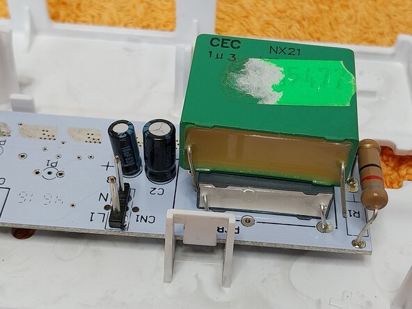 Reparación luminaria de emergencia AERLUX cambio condensador 1,2 uF: paso 6, imagen 3 de 3