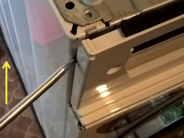 Remplacer la pompe de vidange d'un lave-linge LG F84G62WHS, Déclipser le panneau de commande: étape 4, image 3 de 3