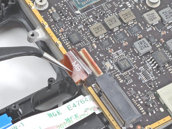 Steam Deck Front Shell Replacement, Disconnect the display: crwdns2935265:057crwdnd2935265:03crwdnd2935265:03crwdne2935265:0