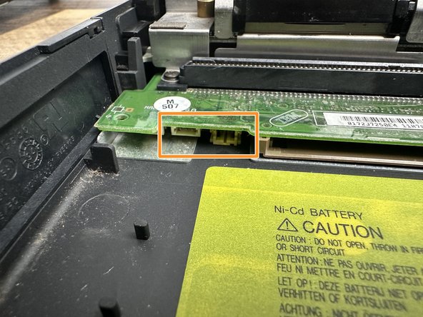 IBM ThinkPad 360P/PE Disassembly, Remove the RAM & Sleep/CMOS Batteries: 5 단계, 이미지 3개 중 2개