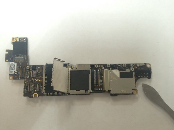 iPhone 4S Logic Board Removal, EMI Shield Removal: crwdns2935265:08crwdnd2935265:02crwdnd2935265:03crwdne2935265:0