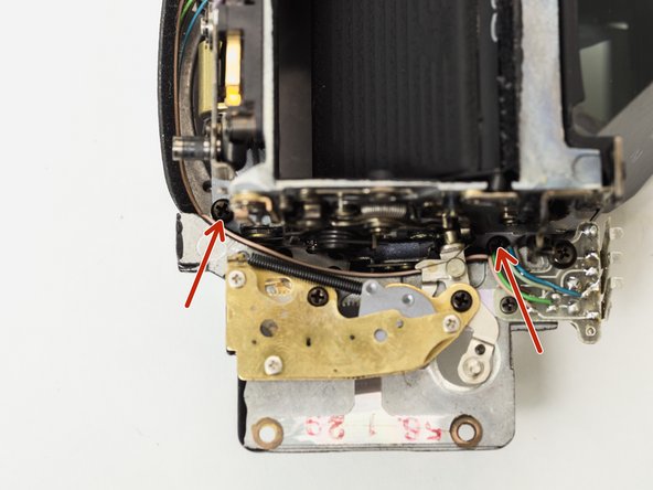 Pentax ME Super Mirror Box Service, Remove front plate from mirror box: crwdns2935265:023crwdnd2935265:02crwdnd2935265:03crwdne2935265:0