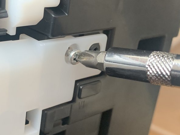 How to Fix Paper Jam in Canon Pixma TR 4520, untwist the screw, turn the screw into counter clockwise ("loose" direction) and keep turning the screwdriver: stap 8, afbeelding 2 van 3