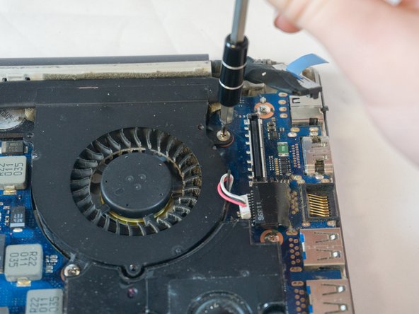 Samsung NP700Z5AH Fan Replacement: crwdns2935265:09crwdnd2935265:02crwdnd2935265:02crwdne2935265:0