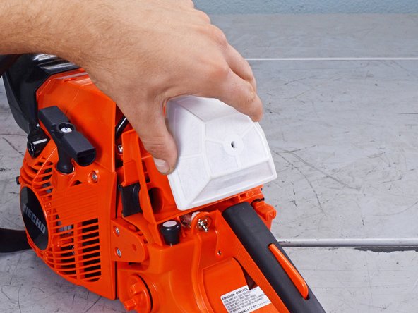 Echo Chain Saw CS590 2019 Ignition Assembly Replacement, Remove the air filter: crwdns2935265:05crwdnd2935265:02crwdnd2935265:03crwdne2935265:0