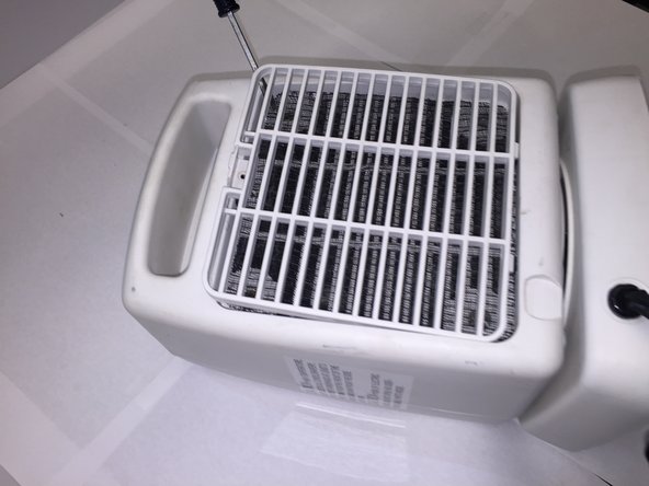 Essential Home HC-409 Teardown, Removed filter cover on the back of the heater: crwdns2935265:03crwdnd2935265:02crwdnd2935265:03crwdne2935265:0