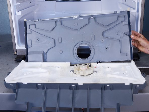 Samsung RF28T5001SR Refrigerator Evaporator Fan Replacement: crwdns2935265:014crwdnd2935265:03crwdnd2935265:03crwdne2935265:0