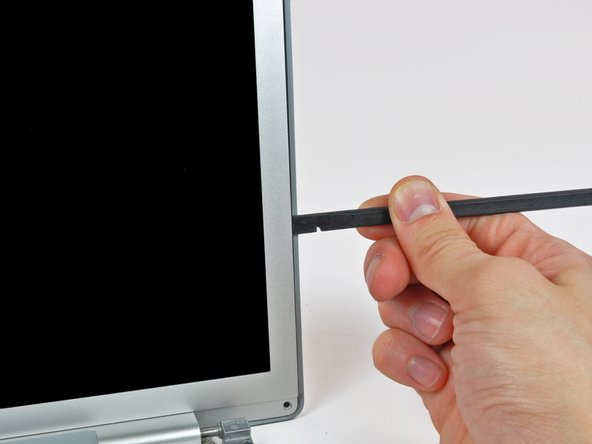 MacBook Pro 17" Models A1151 A1212 A1229 and A1261 Antenna Cover Replacement: crwdns2935265:015crwdnd2935265:02crwdnd2935265:03crwdne2935265:0