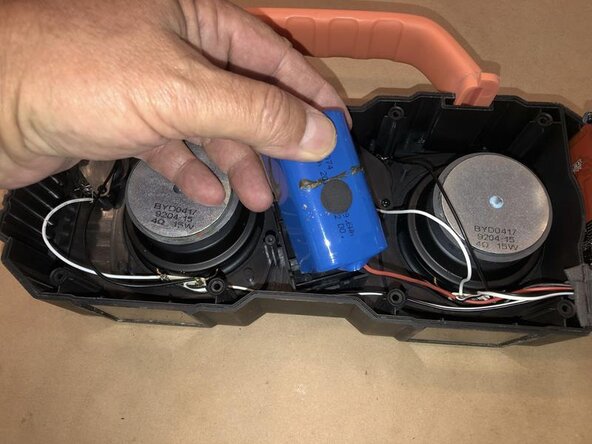 Bugani M83 wireless speaker Battery Replacement: adım 17, 3 resimden 3.