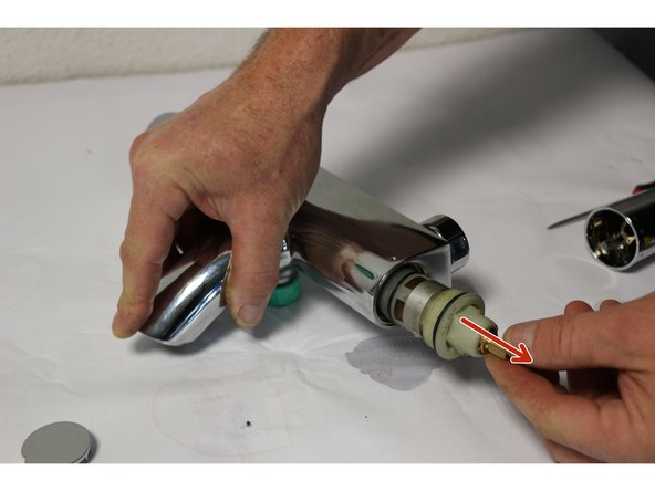 Changing the Bath NF SIRYO CHROME thermostatic cartridge, Removing the thermostatic cartridge: crwdns2935265:03crwdnd2935265:02crwdnd2935265:03crwdne2935265:0