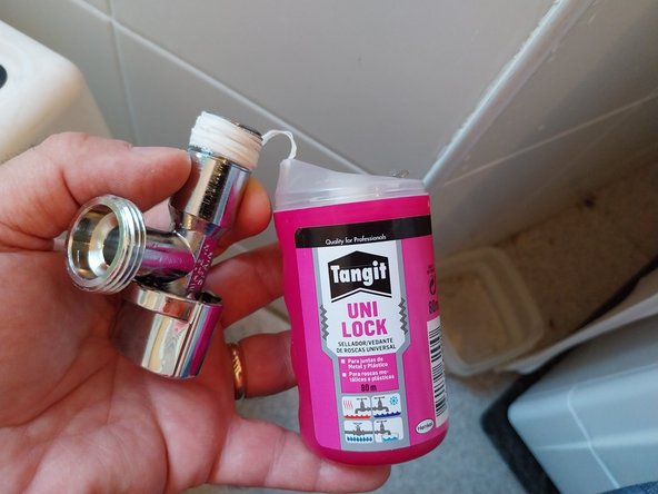 Substitution of faucet strainer, or washroom.: crwdns2935265:05crwdnd2935265:02crwdnd2935265:03crwdne2935265:0