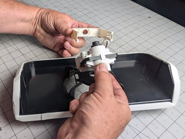 Frigidaire Side-By-Side Refrigerator Evaporator Fan Replacement, Remove motor from motor bracket: 24 단계, 이미지 3개 중 3개