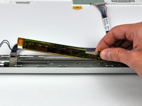 PowerBook G4 Aluminum 15" 1.67 GHz Front Display Bezel Replacement: crwdns2935265:031crwdnd2935265:02crwdnd2935265:02crwdne2935265:0