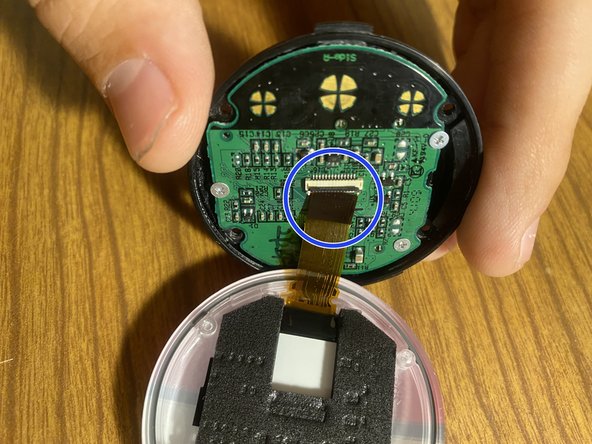 Pokewalker Disassembly, Disconnect the screen: crwdns2935265:04crwdnd2935265:02crwdnd2935265:03crwdne2935265:0