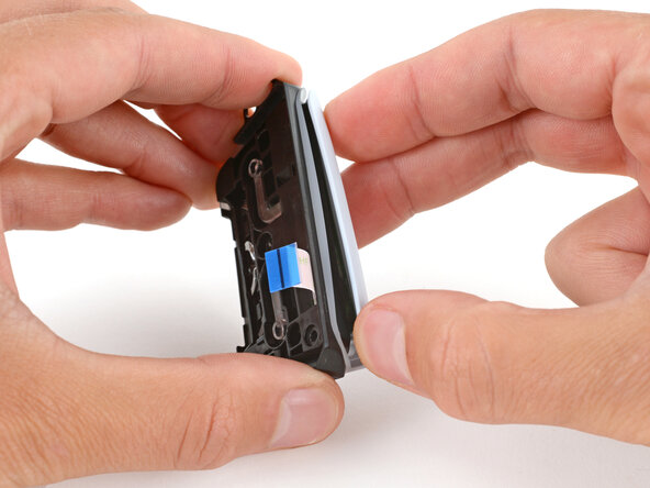 DualSense Controller V5 Touchpad Replacement, Remove the touchpad: crwdns2935265:031crwdnd2935265:02crwdnd2935265:03crwdne2935265:0