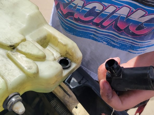 1986 Toyota Pickup Windshield Washer Pump Replacement: crwdns2935265:06crwdnd2935265:03crwdnd2935265:03crwdne2935265:0