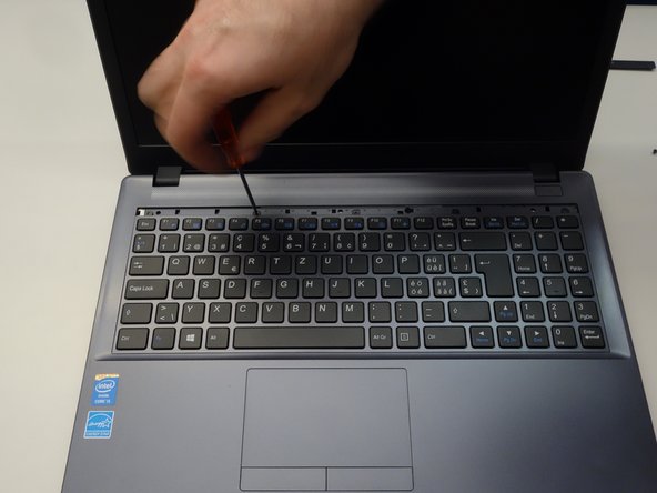 why! W650SZ Remplacement de la carte mère, Retirer le clavier (suite): crwdns2935265:011crwdnd2935265:03crwdnd2935265:03crwdne2935265:0