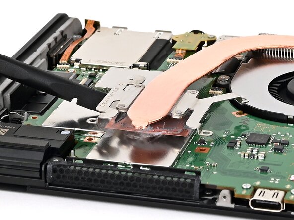 Nintendo Switch 2 Board Replacement, Free the heat sink: crwdns2935265:036crwdnd2935265:03crwdnd2935265:03crwdne2935265:0