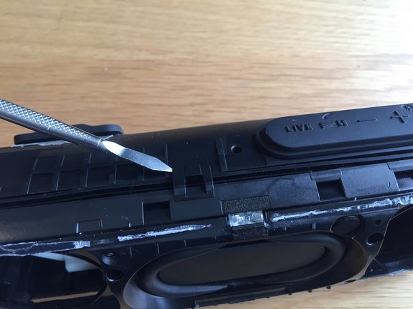 SRS-XB22 Battery Replacement, Remove the front cover: crwdns2935265:06crwdnd2935265:03crwdnd2935265:03crwdne2935265:0