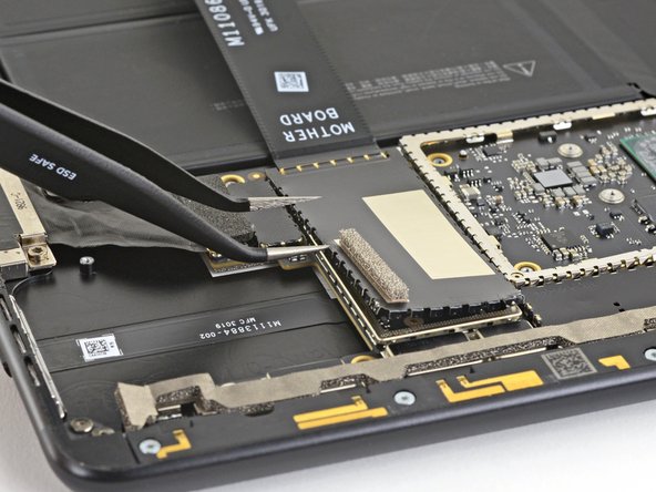 Microsoft Surface Pro X Volume Button Cable Replacement: passo 44, immagine 2 di 2