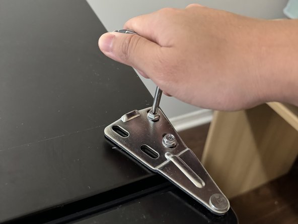 Midea MRU03M2ABB Upright Freezer Door Replacement: crwdns2935265:04crwdnd2935265:02crwdnd2935265:03crwdne2935265:0