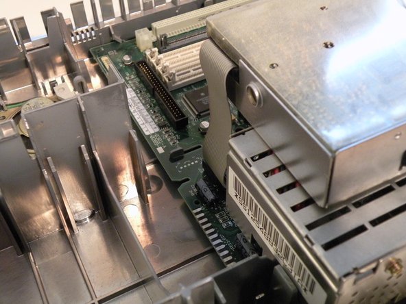 Macintosh IIsi Teardown: step 8, image 2 of 3