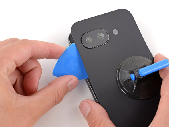 Google Pixel 9a Logic Board Replacement, Separate the camera bezel adhesive: passo 9, immagine 3 di 3