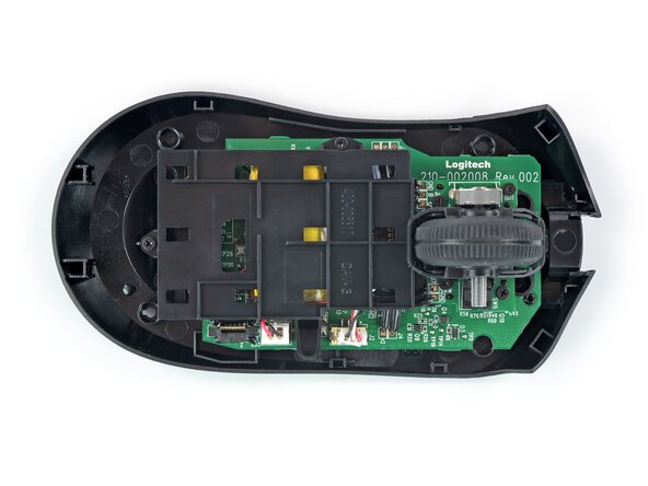 Logitech G703 Battery Replacement, Unscrew the battery housing: шаг 11, изображение 2 из 2