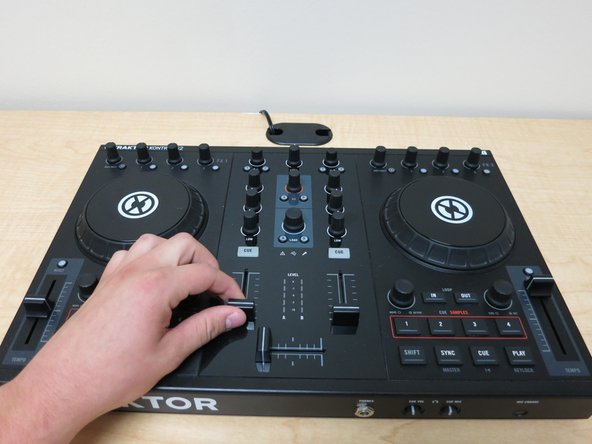Native Instruments Traktor Kontrol S2 MK1: Disassembly and Jog Wheel Replacement: crwdns2935265:023crwdnd2935265:02crwdnd2935265:02crwdne2935265:0